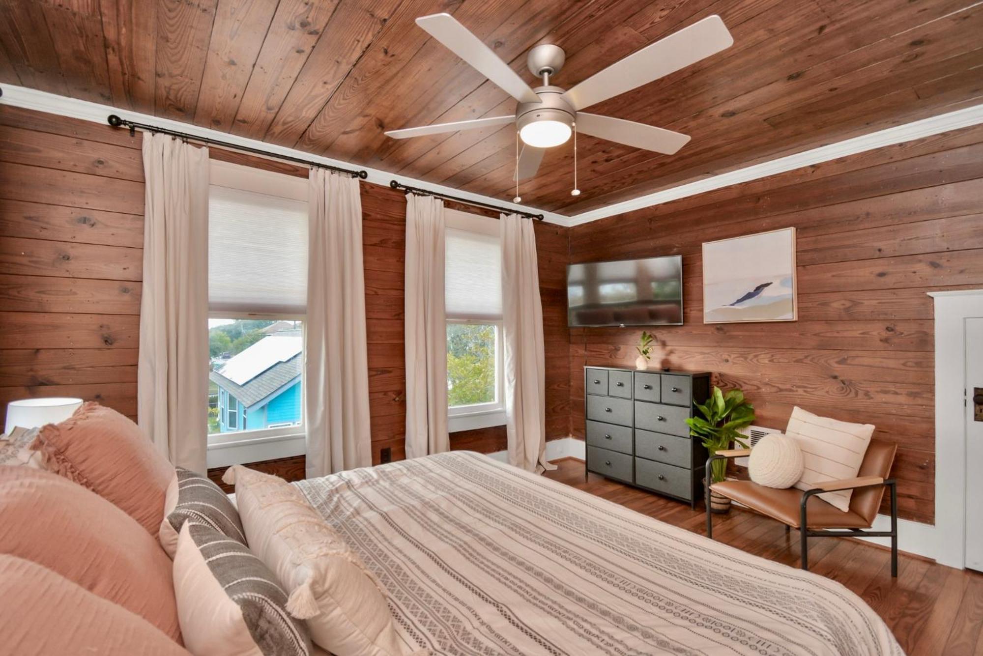 Coastal Craftsman- Walk To Beach & Pleasure Pier- As Seen On 'Restoring Galveston' 외부 사진