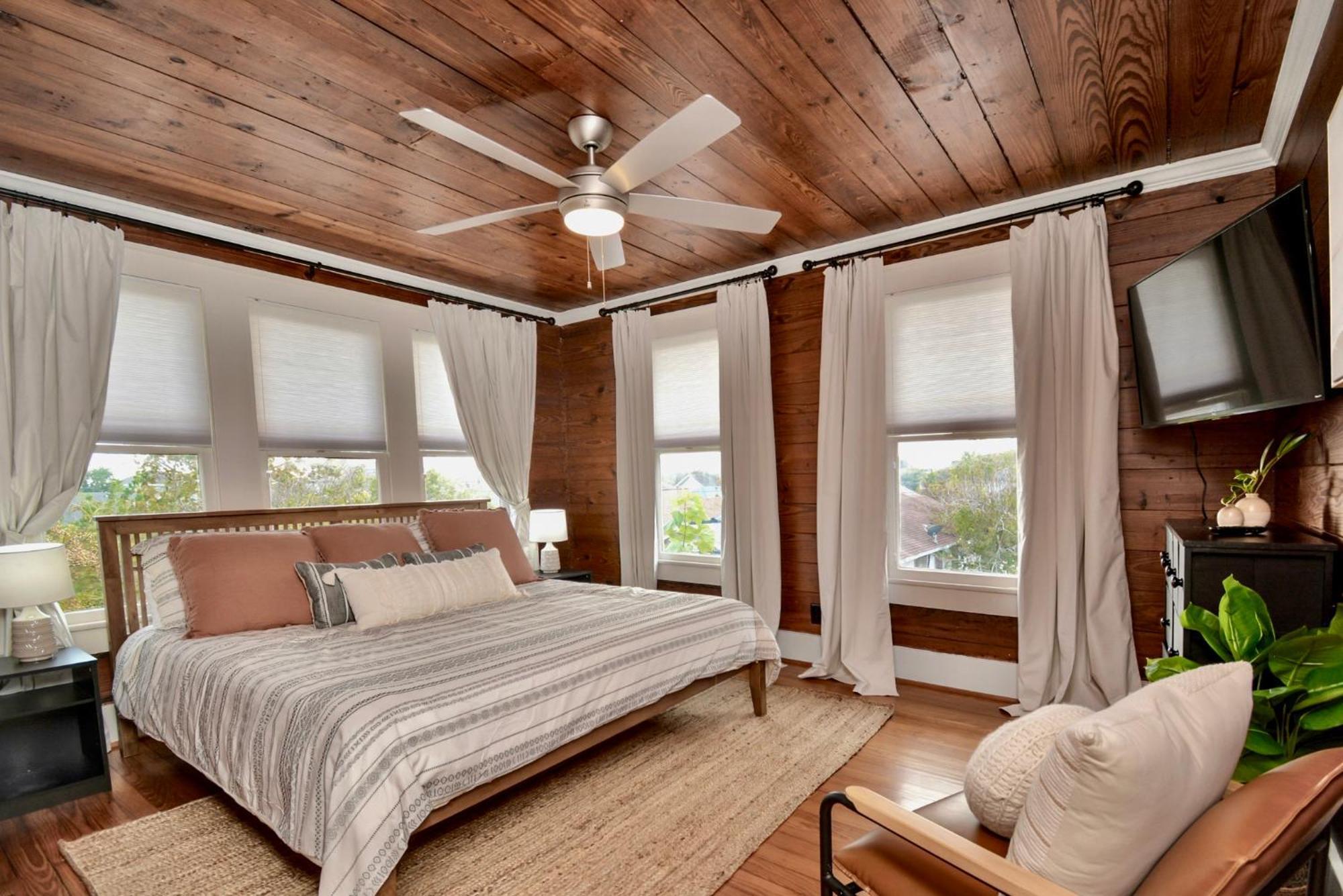 Coastal Craftsman- Walk To Beach & Pleasure Pier- As Seen On 'Restoring Galveston' 외부 사진